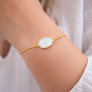 Bracelet chaîne dorée ajustable pierre de lune