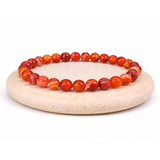 Bracelet en perles rondes de cornaline naturelle, symbole d'énergie, confiance et fertilité, idéal pour stimuler la fertilité, renforcer l'énergie positive, et apporter harmonie au quotidien