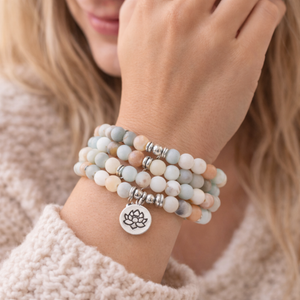 Mâlâ 108 perles d'Amazonite porté en bracelet